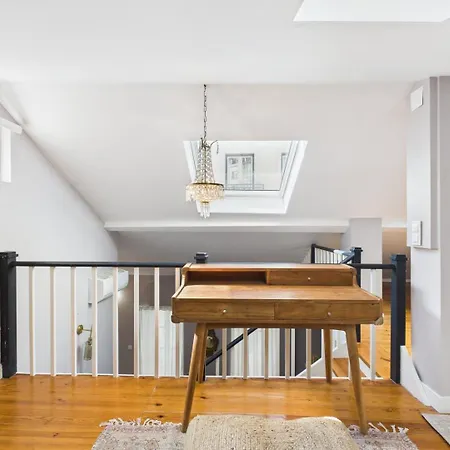 Charming 2br Townhouse In Mouraria | By Airnest Lissabon