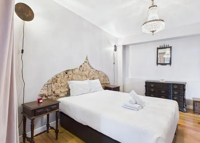 Charming 2br Townhouse In Mouraria | By Airnest * Лісабон