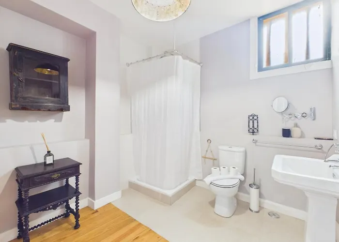 Ferienhaus Charming 2br Townhouse In Mouraria | By Airnest *