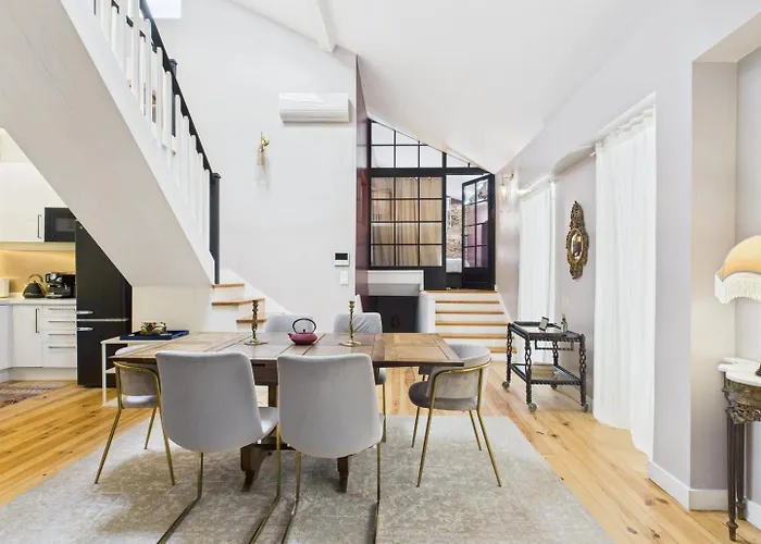 Будинок відпочинку Charming 2br Townhouse In Mouraria | By Airnest Лісабон