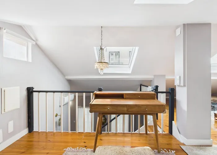 Charming 2br Townhouse In Mouraria | By Airnest Лісабон