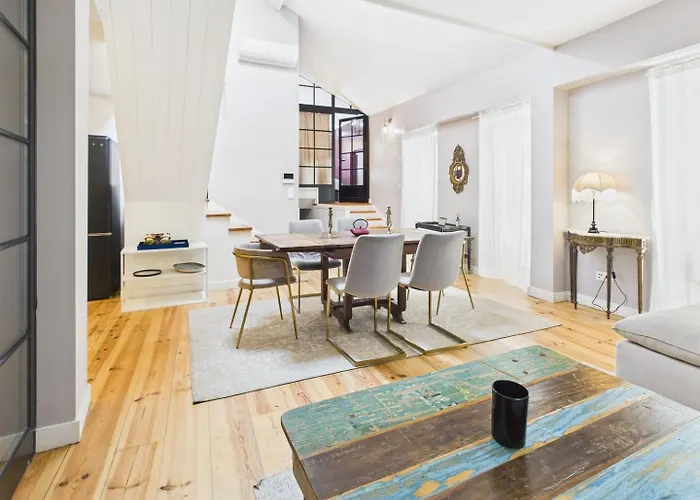 Ferienhaus Charming 2br Townhouse In Mouraria | By Airnest Lissabon