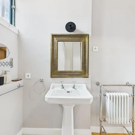 Charming 2br Townhouse In Mouraria | By Airnest *