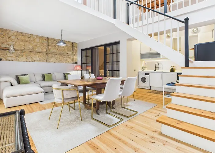 Charming 2br Townhouse In Mouraria | By Airnest * Lissabon