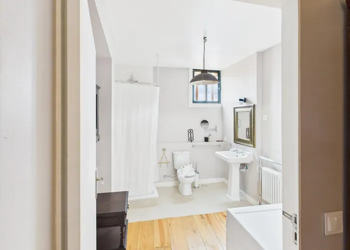 Charming 2br Townhouse In Mouraria | By Airnest Vakantiehuis