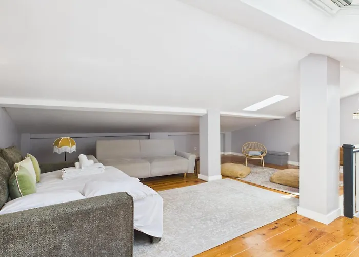 Vakantiehuis Charming 2br Townhouse In Mouraria | By Airnest Lissabon