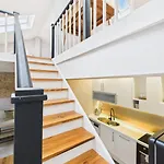 Charming 2br Townhouse In Mouraria | By Airnest Casa de Férias Lisboa