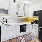Charming 2br Townhouse In Mouraria | By Airnest