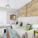 Charming 2br Townhouse In Mouraria | By Airnest 펜션 *