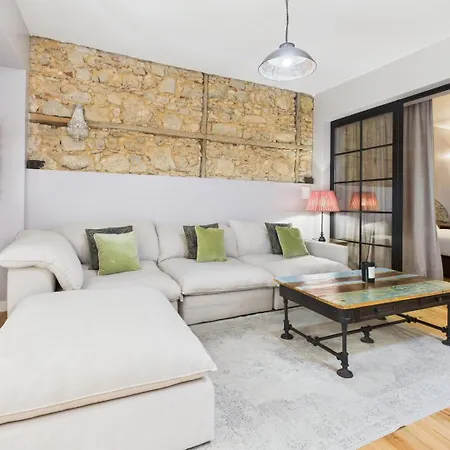 Charming 2br Townhouse In Mouraria | By Airnest 리스본