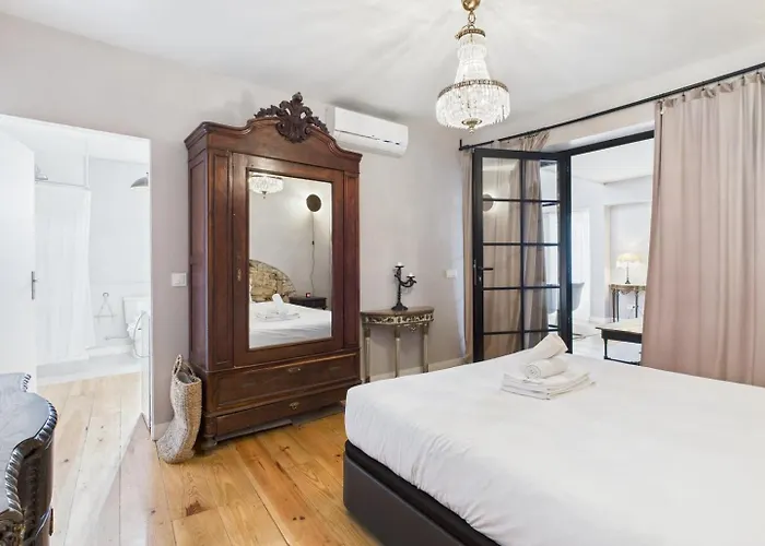 Charming 2br Townhouse In Mouraria | By Airnest Casa vacanze Lisbona