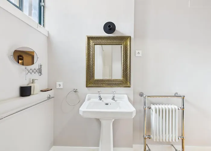 Charming 2br Townhouse In Mouraria | By Airnest *