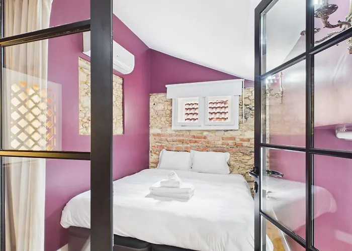 Charming 2br Townhouse In Mouraria | By Airnest *