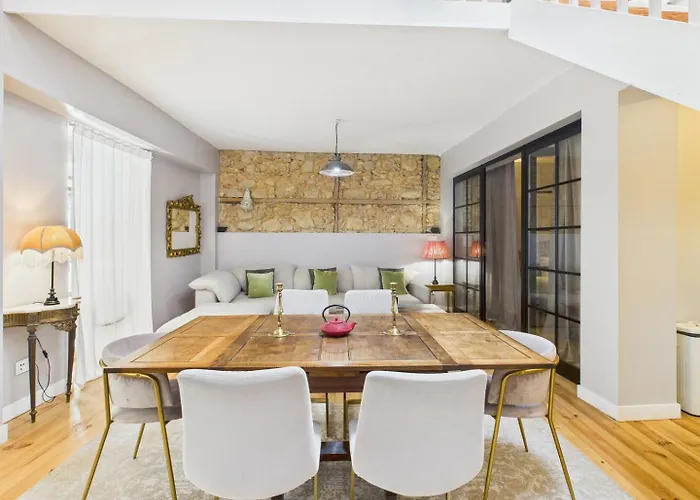 Charming 2br Townhouse In Mouraria | By Airnest Casa de Férias *