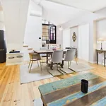 Сasa de vacaciones Charming 2br Townhouse In Mouraria | By Airnest Lisboa